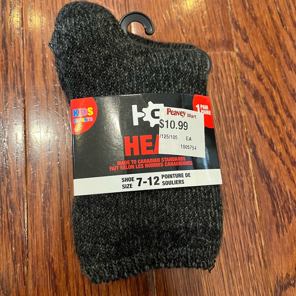 Kid’s thick warm socks. NWT.